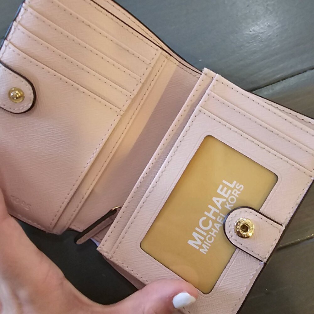 Michael Kors Soft Pink Grained Leather Bifold Snap Wallet With Logo NWT - Picture 6 of 14